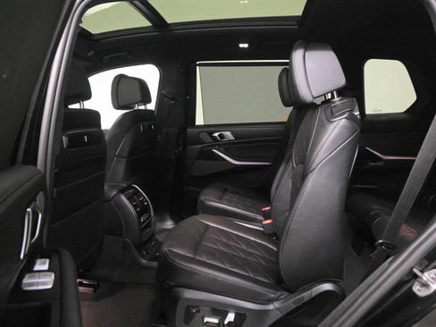 Used 2024 BMW X7 xDrive40i w/ M Sport Package AWD/4WD image 13