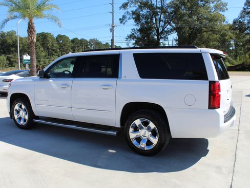 Used 2017 Chevrolet Suburban LT w/ LT Signature Package image 26