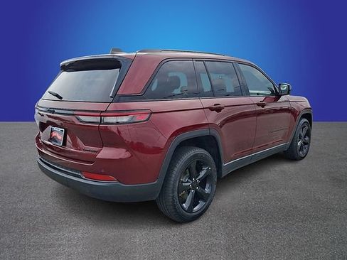 Used 2023 Jeep Grand Cherokee Limited w/ Black Appearance Package AWD/4WD image 5