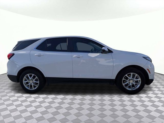 Used 2023 Chevrolet Equinox LT w/ Driver Convenience Package AWD/4WD image 2