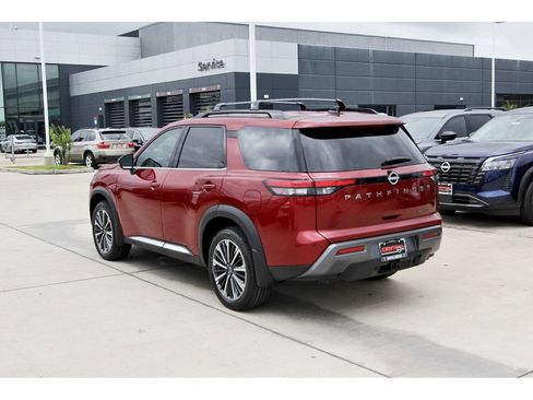 New 2026 Nissan Pathfinder Platinum FWD image 3