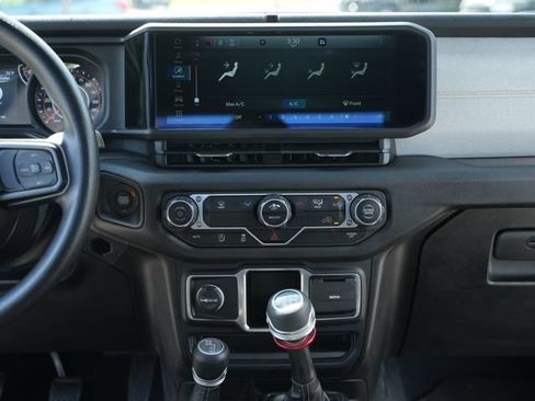 Used 2024 Jeep Gladiator Sport AWD/4WD image 28