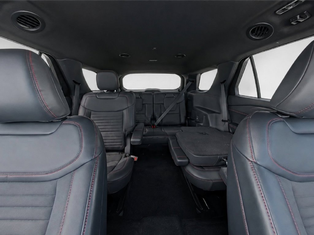 Used 2025 Ford Explorer ST-Line w/ Premium Package RWD image 21