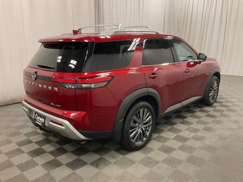 Used 2022 Nissan Pathfinder SL w/ SL Premium Package image 2