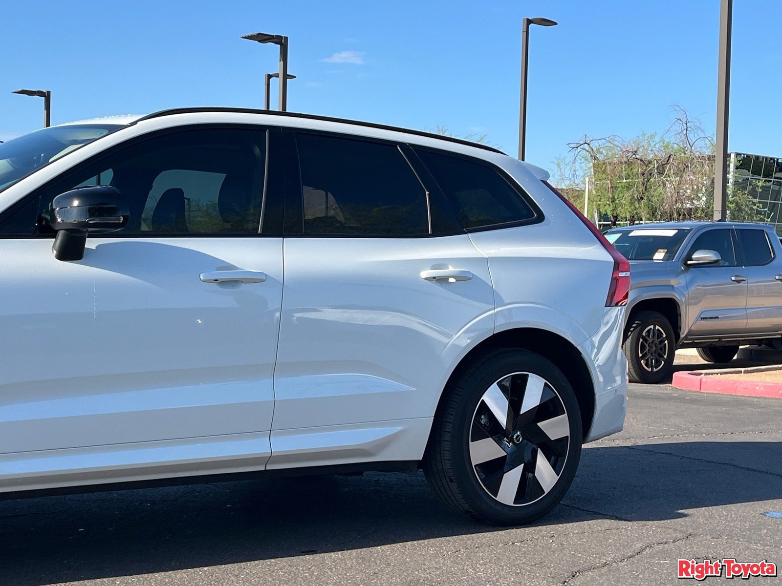 Used 2025 Volvo XC60 T8 Plus AWD/4WD image 9