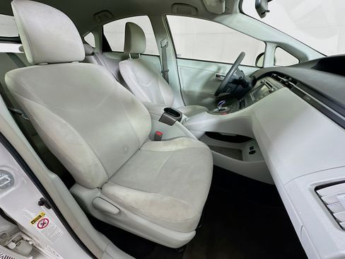 Used 2014 Toyota Prius Three w/ Preferred Accessory Package FWD image 28