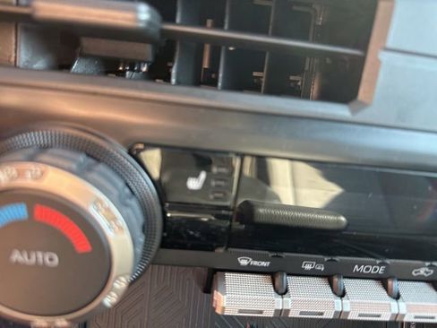 Used 2025 Toyota Tacoma TRD Off-Road AWD/4WD image 21