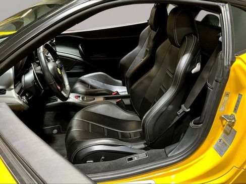 Used 2013 Ferrari 458 Italia Coupe RWD image 18