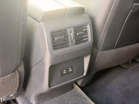 Used 2026 Nissan Rogue SL FWD image 34