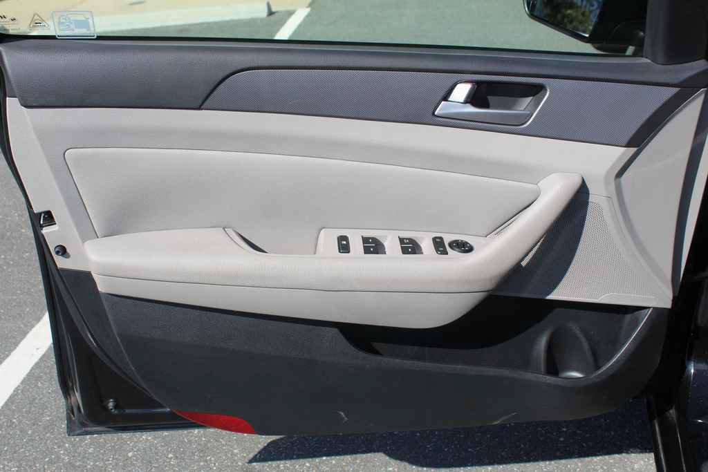 Used 2015 Hyundai Sonata SE w/ Option Group 09 FWD image 11