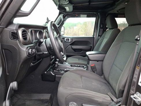 Used 2018 Jeep Wrangler Unlimited Sport image 13