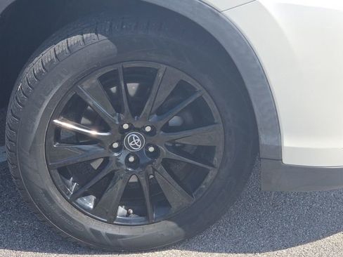 Used 2019 Toyota Highlander SE AWD/4WD image 10