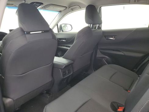 Used 2022 Toyota Venza LE image 15