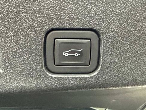 Used 2025 GMC Acadia Elevation FWD image 32