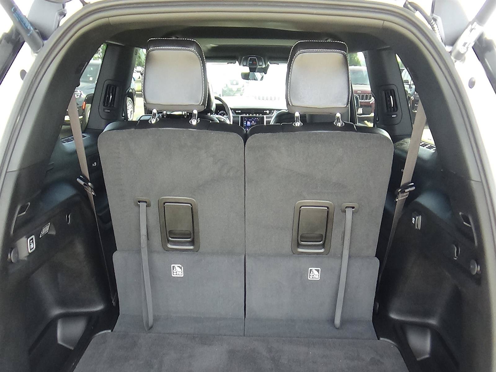 Certified 2025 Jeep Grand Cherokee L Altitude AWD/4WD image 12