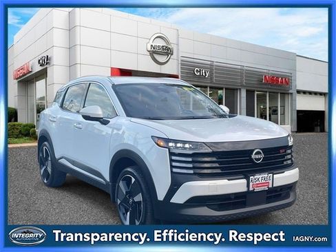 Certified 2025 Nissan Kicks SR image 1