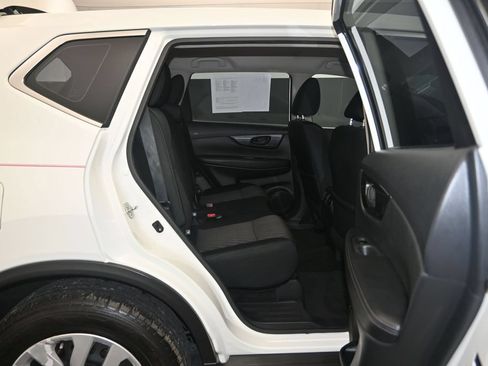 Used 2020 Nissan Rogue S FWD image 25