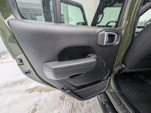 Used 2022 Jeep Wrangler Unlimited Sport image 35