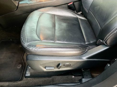 Used 2018 Ford Explorer Limited image 19