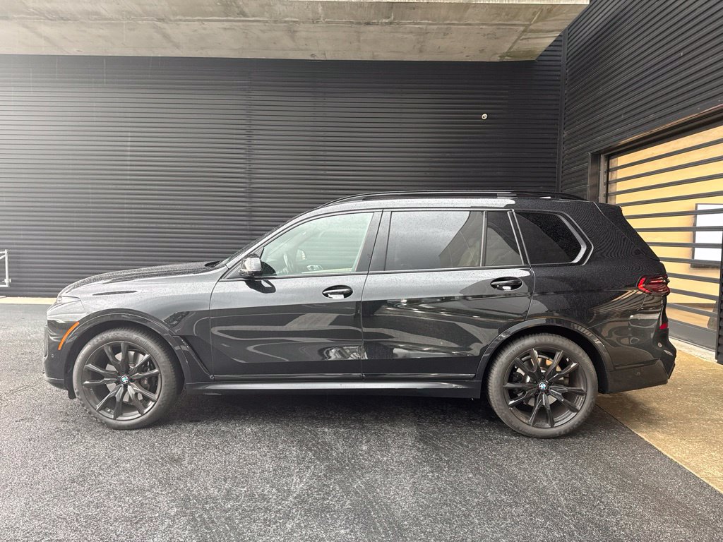 Used 2024 BMW X7 xDrive40i w/ Executive Package AWD/4WD image 2