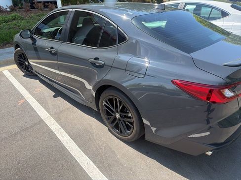 Used 2025 Toyota Camry SE image 9