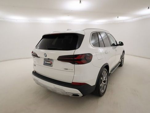 Used 2024 BMW X5 xDrive50e image 3