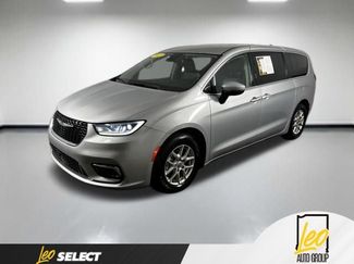 Used 2023 Chrysler Pacifica Touring-L FWD video 1
