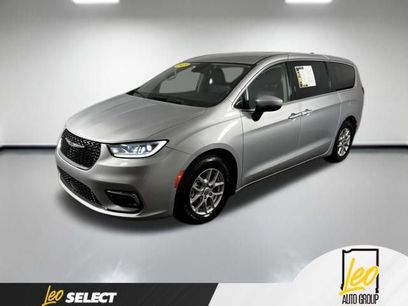 Used 2023 Chrysler Pacifica Touring-L