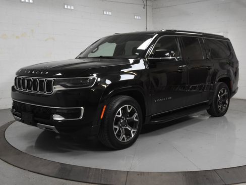 Used 2023 Jeep Wagoneer L Series III RWD image 8