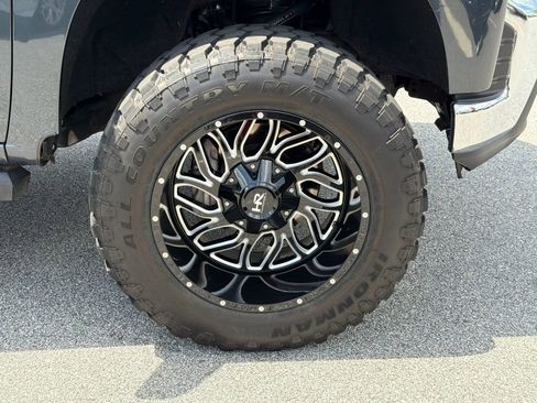 Used 2021 Chevrolet Silverado 1500 LT AWD/4WD image 12