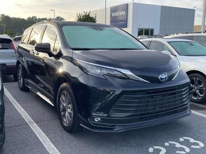 Used 2025 Toyota Sienna XLE