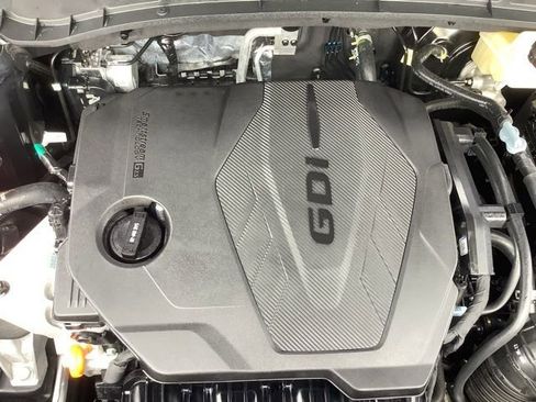 Certified 2025 Hyundai Santa Cruz SE image 10