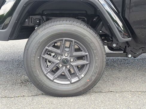 New 2025 Jeep Gladiator Sport image 5