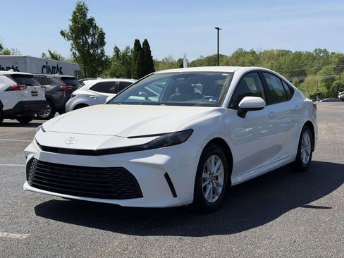 Used 2025 Toyota Camry LE image 23