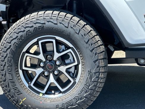 New 2025 Jeep Gladiator Rubicon image 24