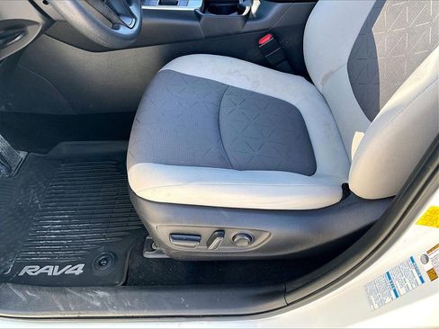 Used 2019 Toyota RAV4 XLE w/ Convenience Package image 34