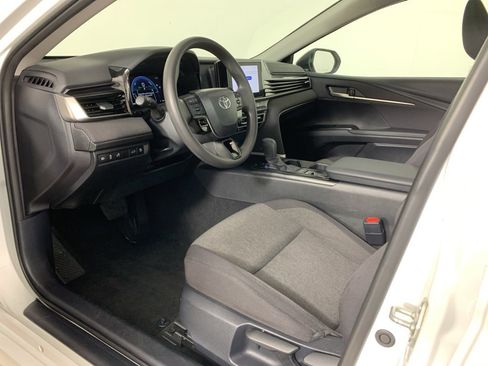 Used 2025 Toyota Camry LE image 29
