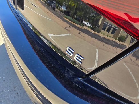 Used 2025 Volkswagen Jetta SE w/ Sunroof Package FWD image 12