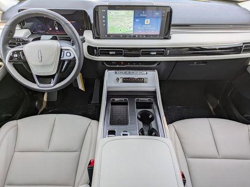 New 2026 Lincoln Aviator 2WD image 12