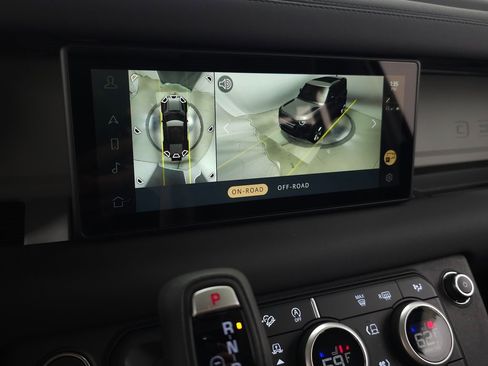 Used 2024 Land Rover Defender 110 S image 31