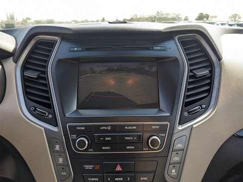 Used 2018 Hyundai Santa Fe SE image 25