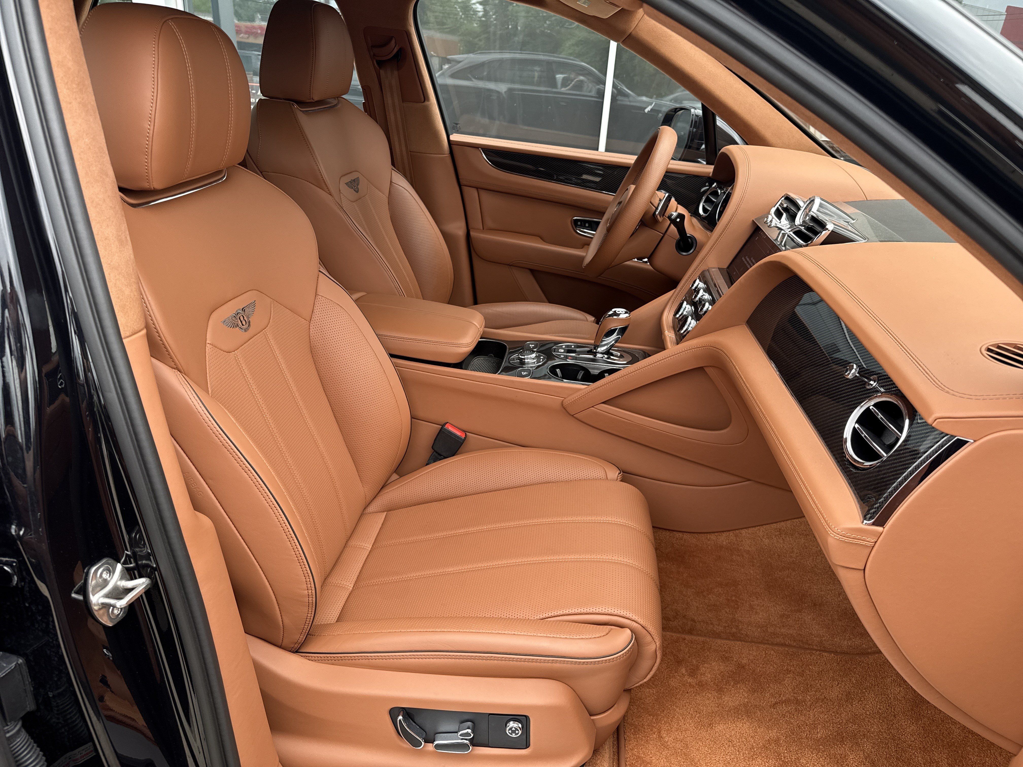 Used 2023 Bentley Bentayga AWD/4WD image 2