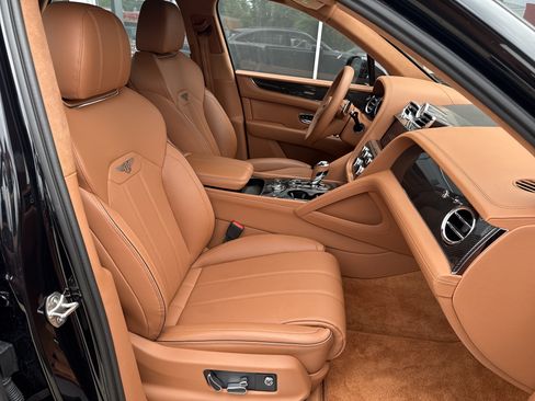 Used 2023 Bentley Bentayga AWD/4WD image 2