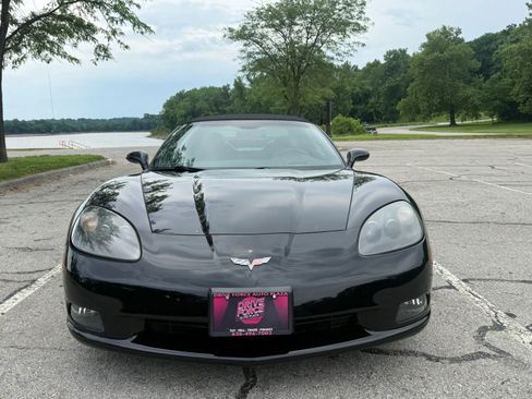Used 2005 Chevrolet Corvette Convertible w/ Preferred Equipment Group RWD image 2