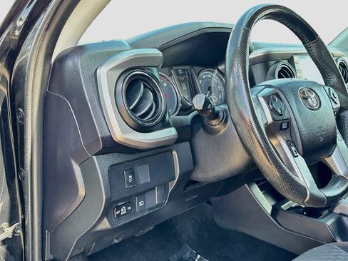 Used 2021 Toyota Tacoma SR5 RWD image 10