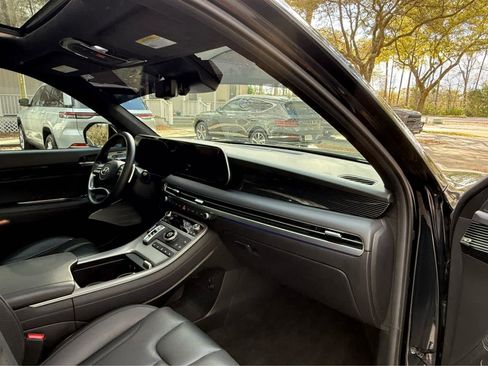 Used 2025 Hyundai Palisade Calligraphy FWD image 17