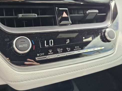 Used 2024 Toyota Corolla SE image 14