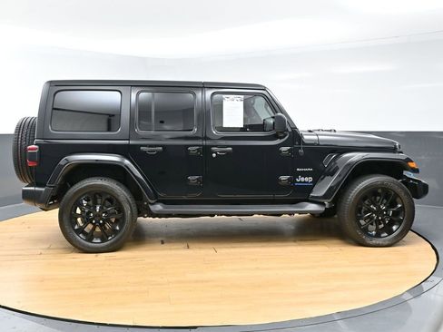 Used 2023 Jeep Wrangler Unlimited Sahara w/ Cold Weather Group AWD/4WD image 8
