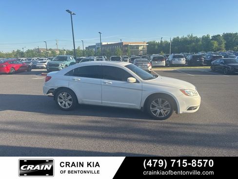 Used 2013 Chrysler 200 Touring FWD image 16