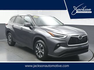 Used 2024 Toyota Highlander XLE FWD video 1
